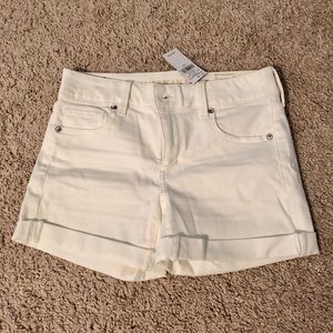 American Eagle white jean shorts, size 4, NWT